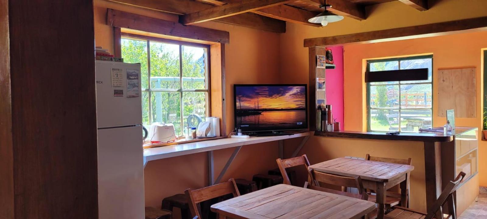 Hostel Las Cuatro Estaciones Эль-Чальтен Экстерьер фото